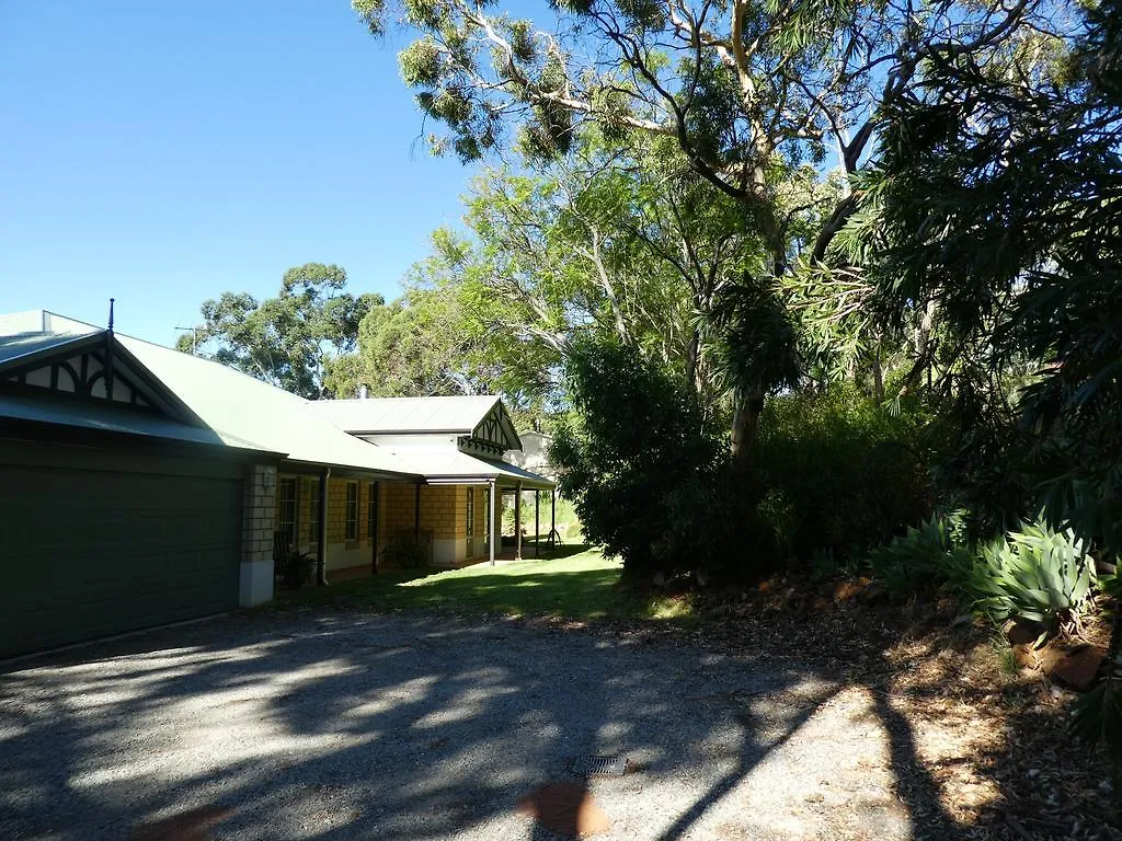 Treetops Cottage Perth 0*,  Australia